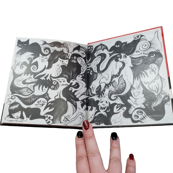 Emily The Strange Emily's Good Nightmares Book - Picture 6 of 15